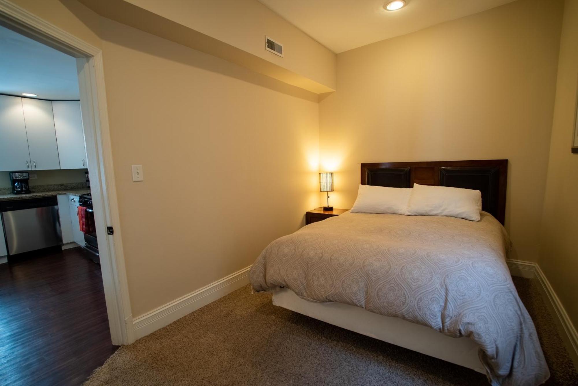 Roscoe Village Guesthouse Чикаго Номер фото
